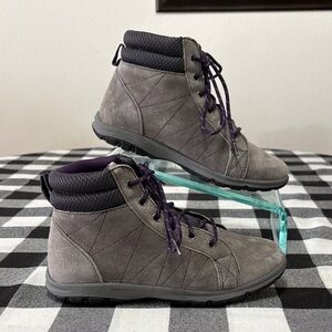 Duluth Trading Steel Creek Suede Ankle Boots Women's Size 6.5 Gray Purple